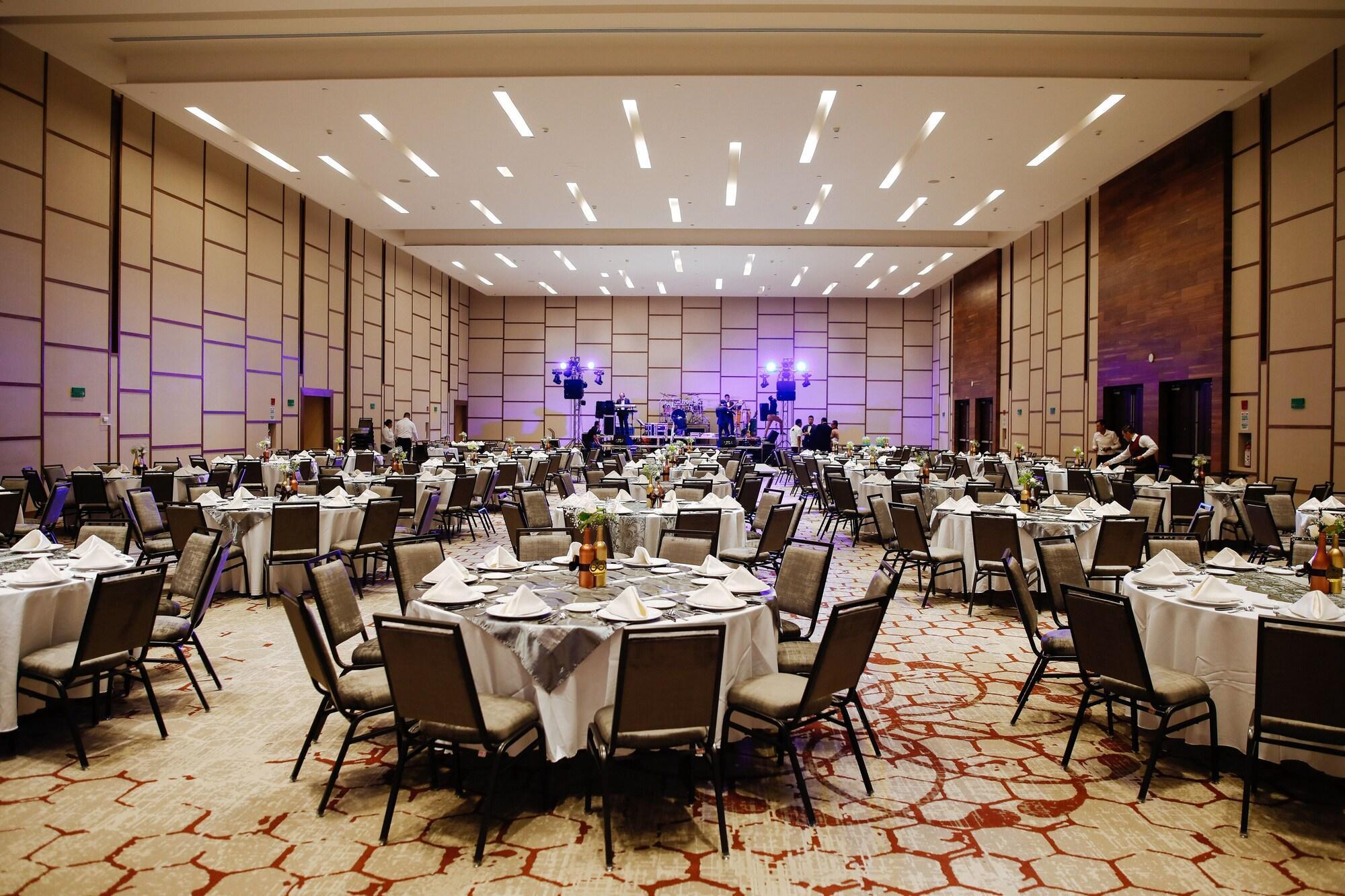 Doubletree By Hilton Celaya Celaya  Extérieur photo
